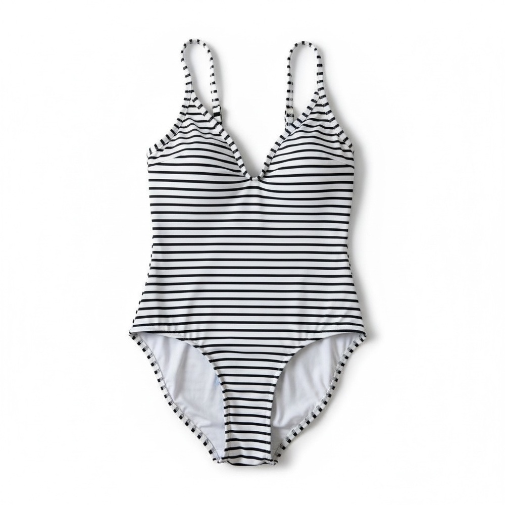 CUPSHE Striped One Piece Swimsuit V Neck Crisscross Back‎ Bathing Suit